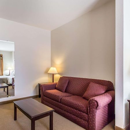 Quality Inn & Suites Guymon Exterior photo